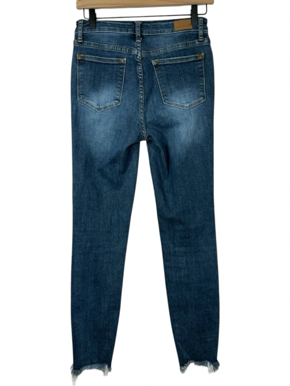 Judy Blue Medium Wash Skinny Fit Denim Jeans With Sharkbite Frayed Hem Size 3/26 - Picture 5 of 13